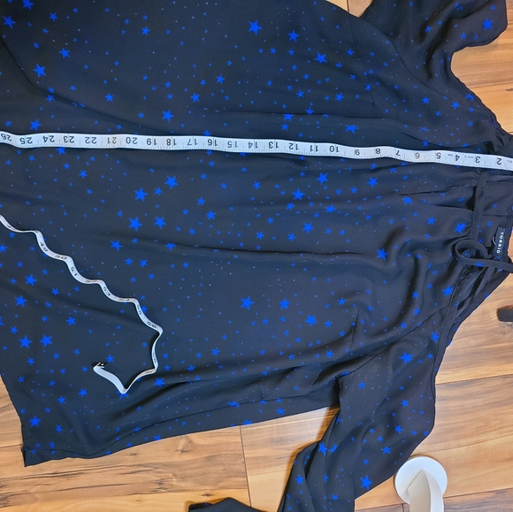 Torrid Cold Shoulder Star Top Black & Blue Size 2 - Picture 4 of 13